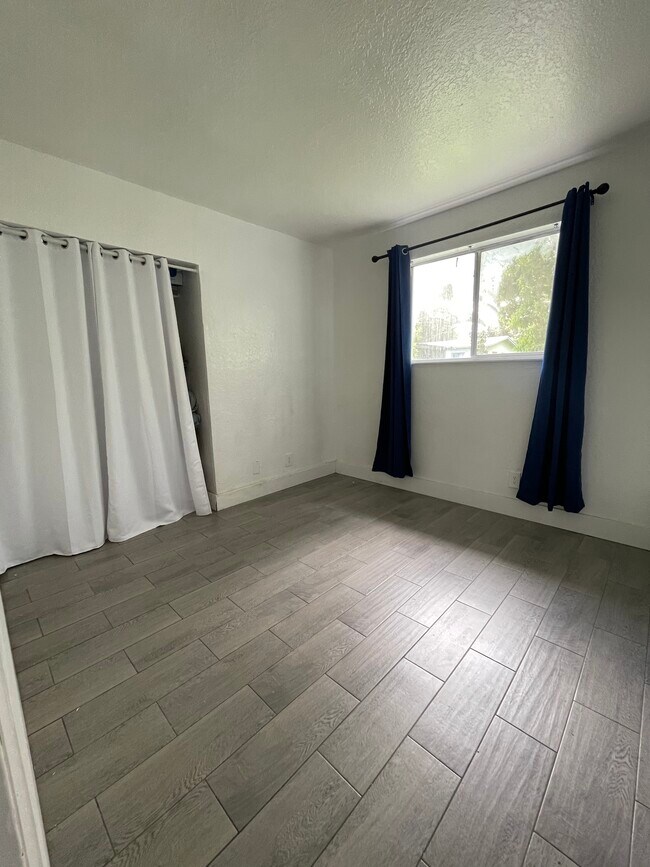 Dormitorio 1 - 1013 NW 8th St
