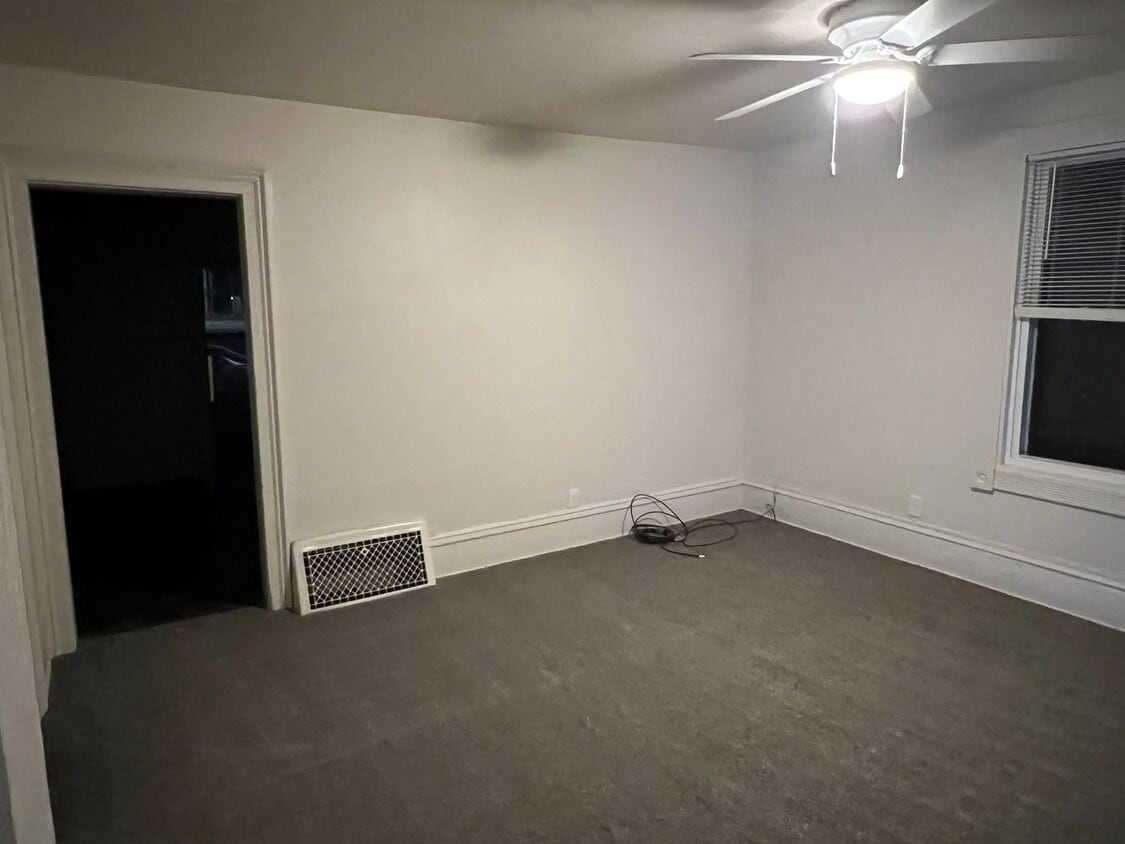 Foto principal - 1BR/1BA House For Rent Downtown