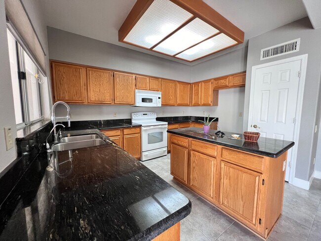 Foto del edificio - Ahwatukee beauty with a pool! 3 bedroom ++
