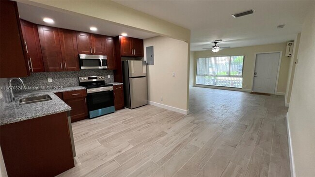 Foto del edificio - 2559 NE 10th Ct