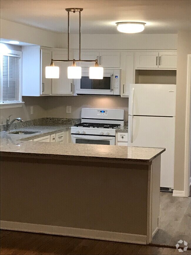 Rahway Gardens Apartments for Rent with Hardwood Floors Clark, NJ 2