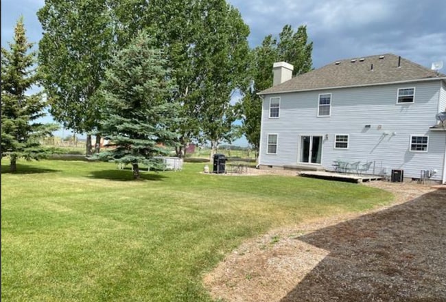 Building Photo - 4 Bed 2.5 Bath Plus Shop