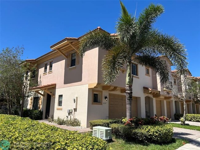 Foto del edificio - 6101 Grand Cypress Cir W