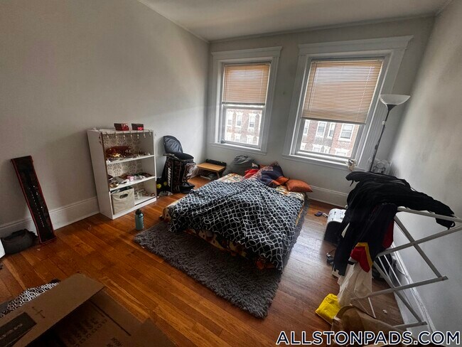 Foto del edificio - 79 Glenville Ave