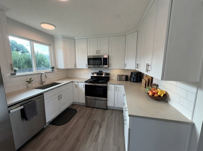 Building Photo - 1695 S 450 W