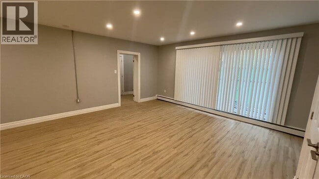 Photo du bâtiment - 326 Hunter St E