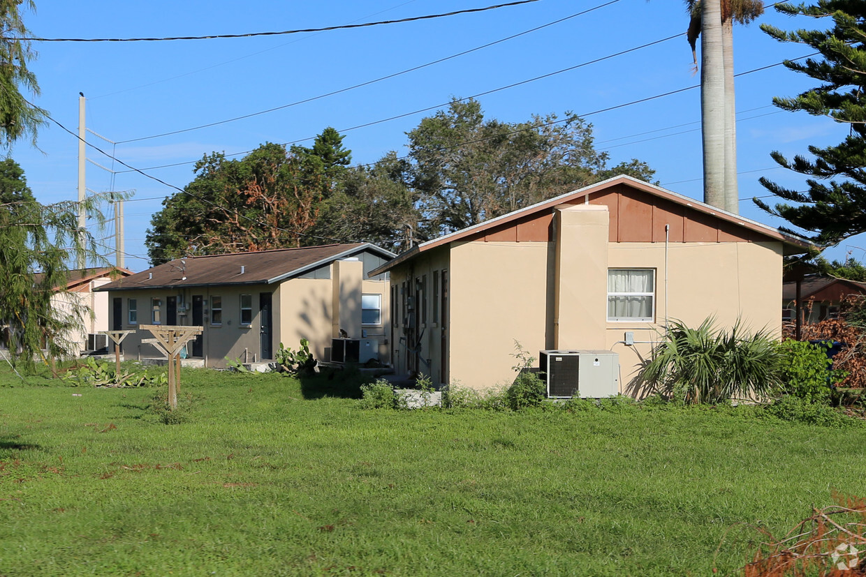Building Photo - Osceola Center