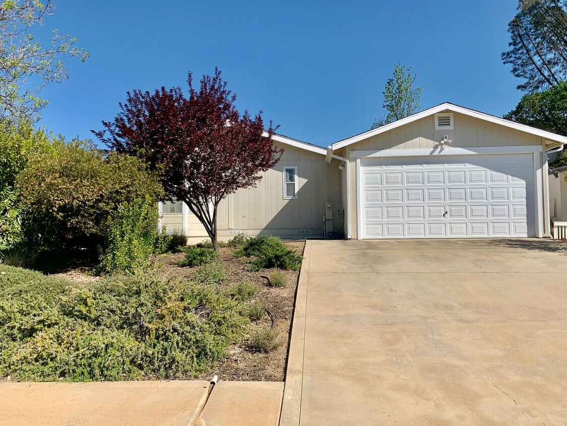 Primary Photo - BEAUTIFUL HERITAGE 3 BEDROOM 2 BATH HOMEl ...