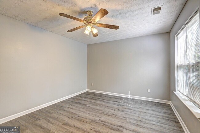 Foto del edificio - 10127 Flat Shoals Rd SW
