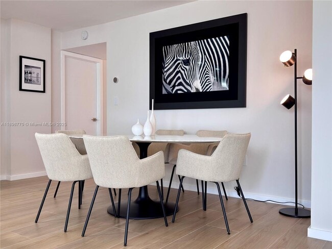 Foto del edificio - 10230 Collins Ave