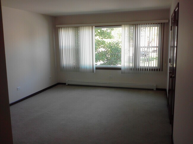 Front Room - 10115 Devon Ct