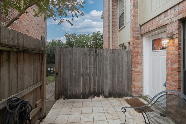 Foto del edificio - 1601 S Shepherd Dr