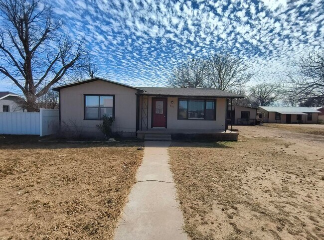 Foto del edificio - Cute 3-Bedroom Home in Sterling City AVAILABLE SOON!