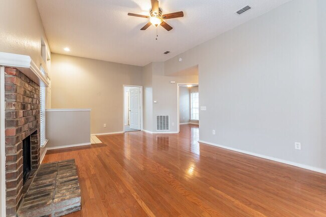 Foto del edificio - 1345 Overlook Dr