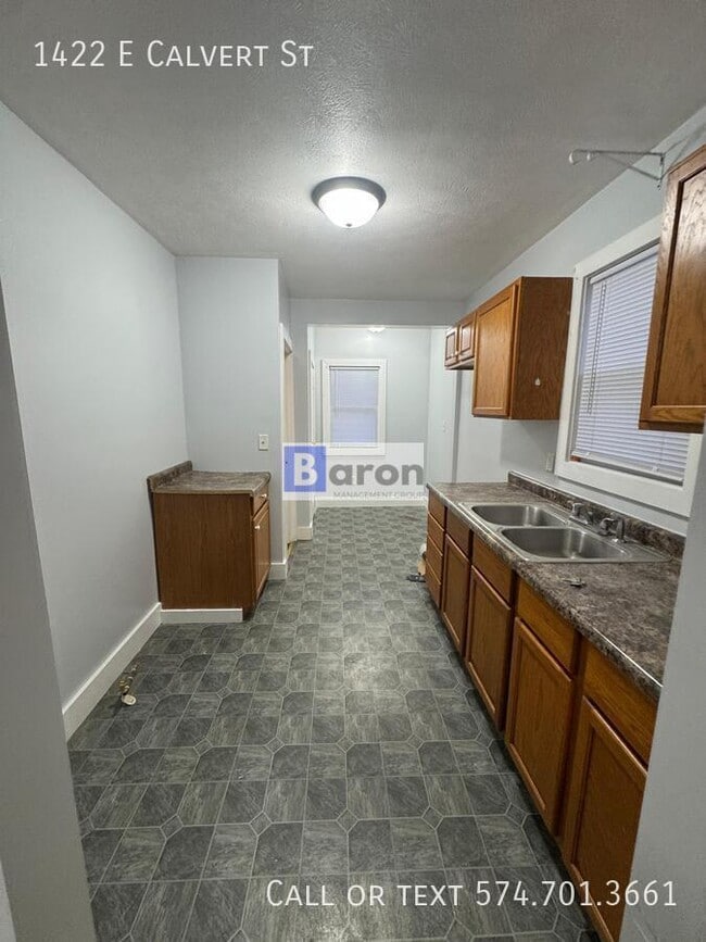 Foto del edificio - 1422 E Calvert St