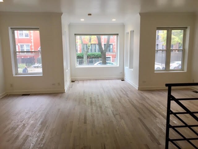 Building Photo - 6720 S Ridgeland Ave