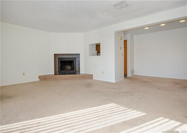 Building Photo - 92 Limewood Ave