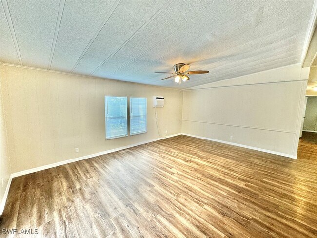 Foto del edificio - 1252 Henderson Creek Dr