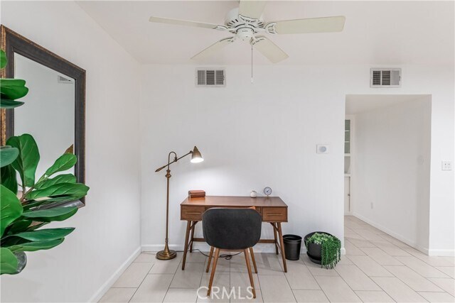 Foto del edificio - 1734 N Fuller Ave