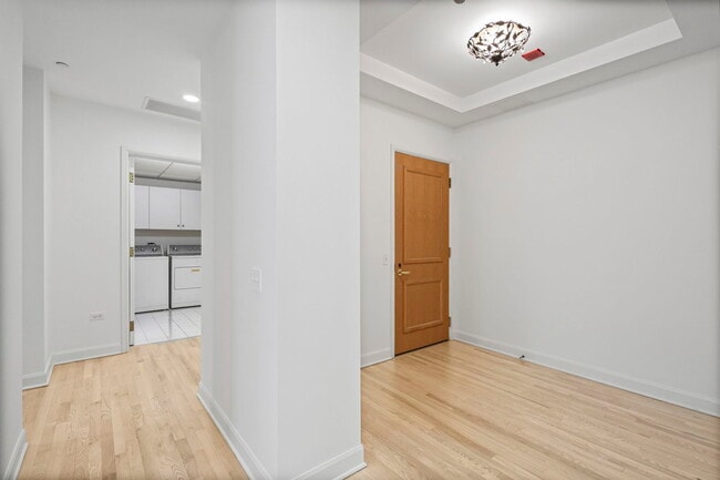 Foto del edificio - 415 E North Water St