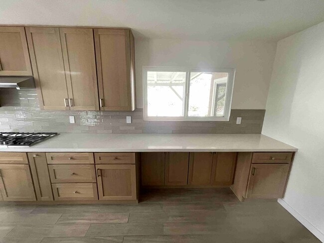 Foto del edificio - GRANADA HILLS POOL HOME WITH VIEW!