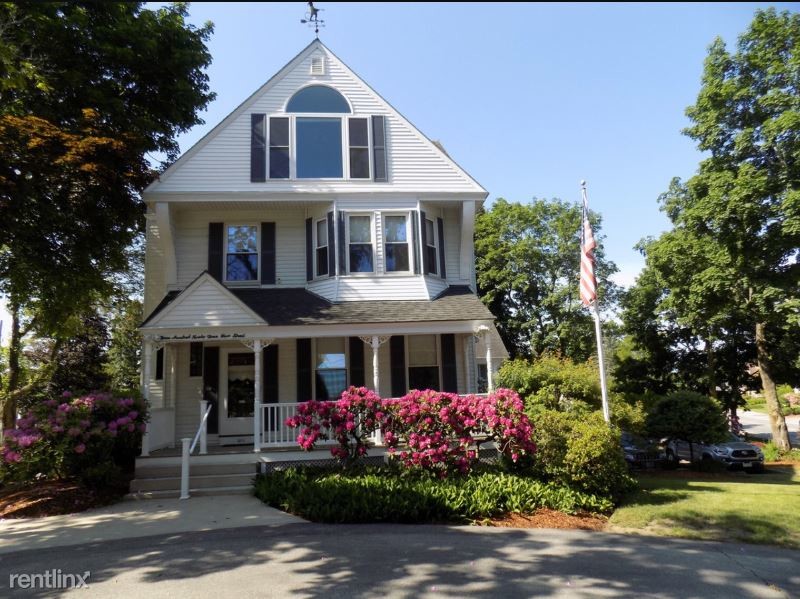 Primary Photo - 393 Main St