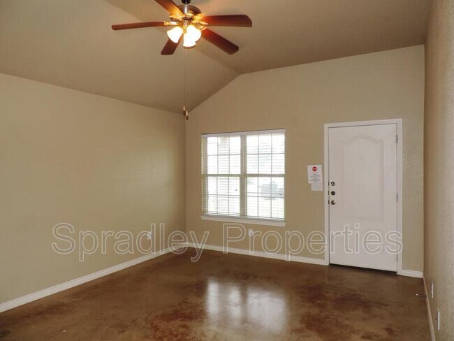 Building Photo - 767 E Ridge Blvd