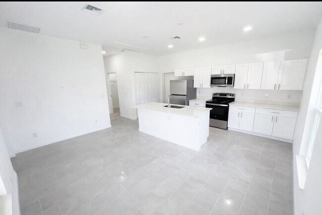 Building Photo - Brand New house in Lehigh Acers 2 Bedrooms 2 baths and 1 car garage