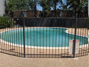 Piscina - Fernwood Apartments