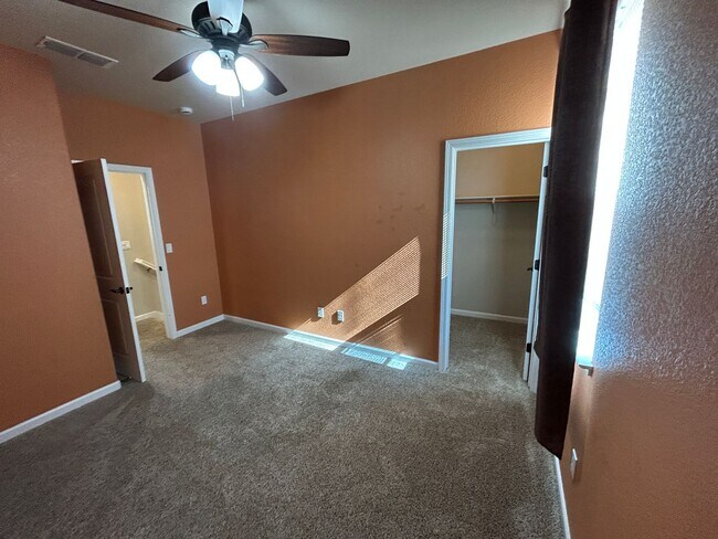 Building Photo - Upgraded 3 Bed, 2 Bath Home in North Sacra...