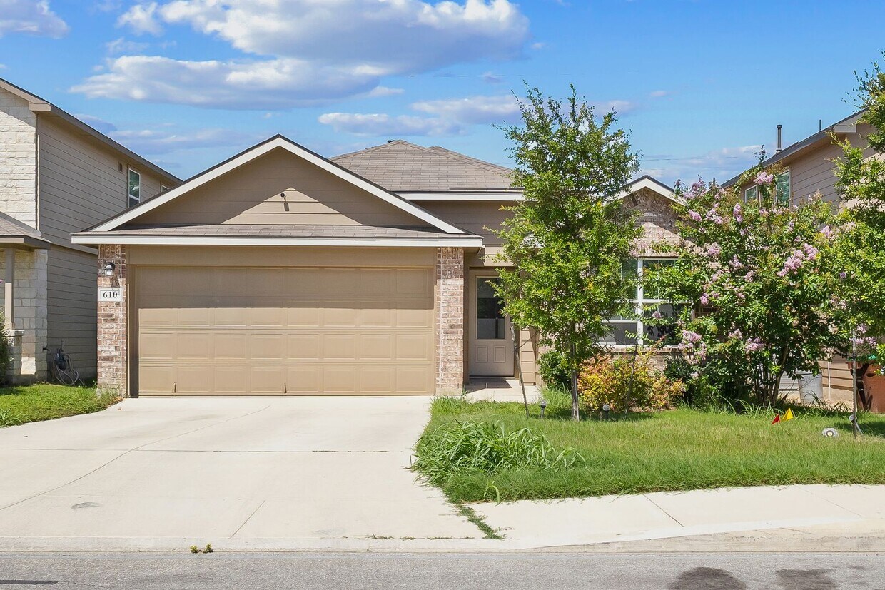Foto principal - 3 Bedroom/2 Bath Redbird Ranch Subdivision