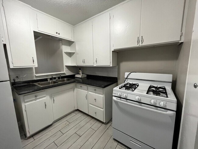 Building Photo - 3 Bed 2 Bath Home in MWC!