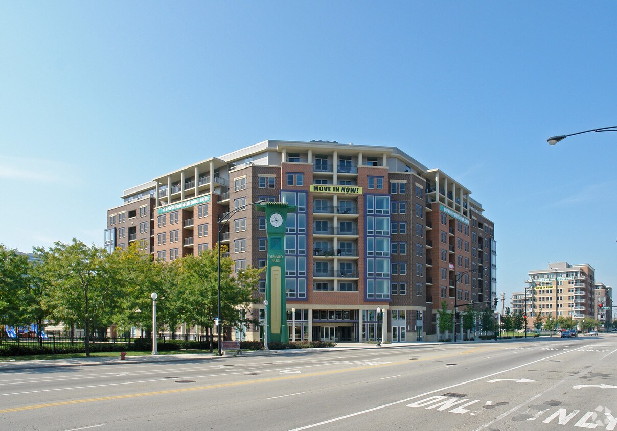 Parkside of Old Town Apartments Chicago, IL