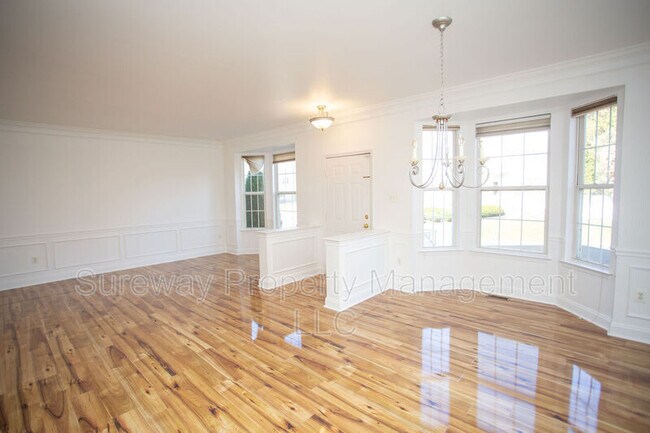 Foto del edificio - 12 Hathaway Ct