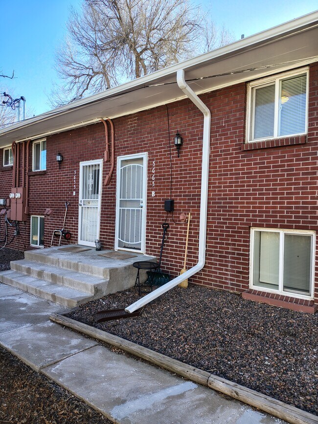HDR exterior - entrada principal - 5655 W Ellsworth Ave
