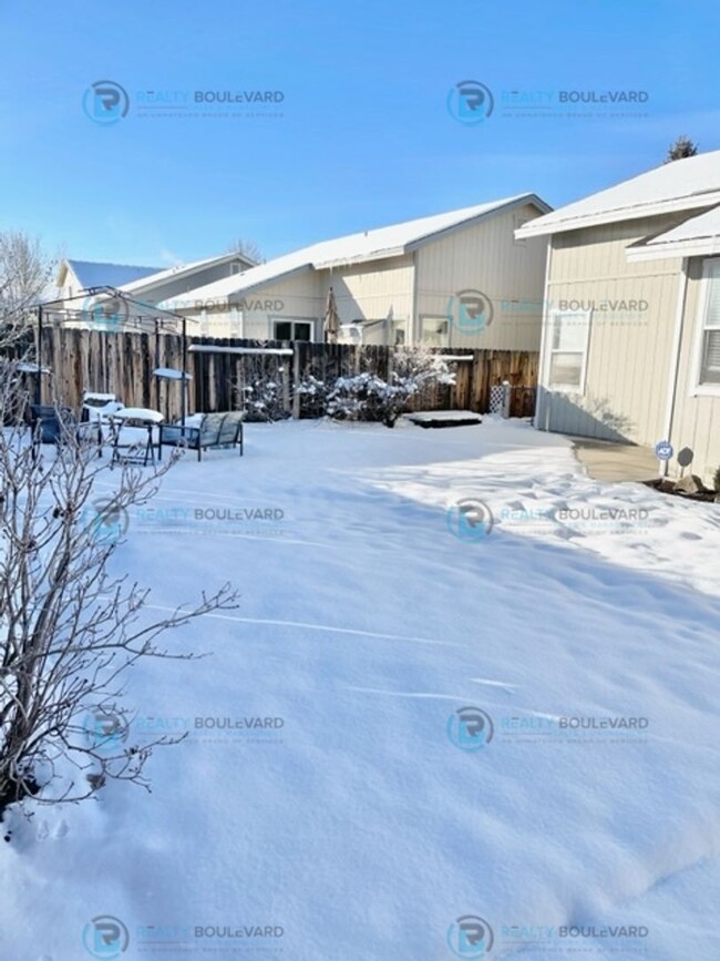 Building Photo - Charming 3-Bedroom Home in Sky Vista Villa...