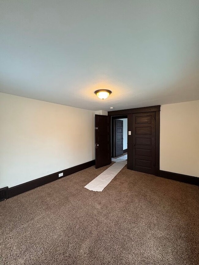 Building Photo - 1433 Kenmore Blvd