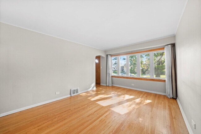 Foto del edificio - 5756 S Kolmar Ave