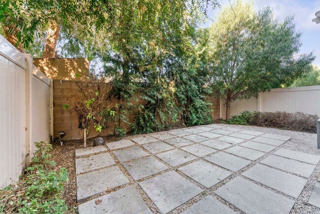 Building Photo - 7109 N Marisa Rd, Van Nuys, CA 91405