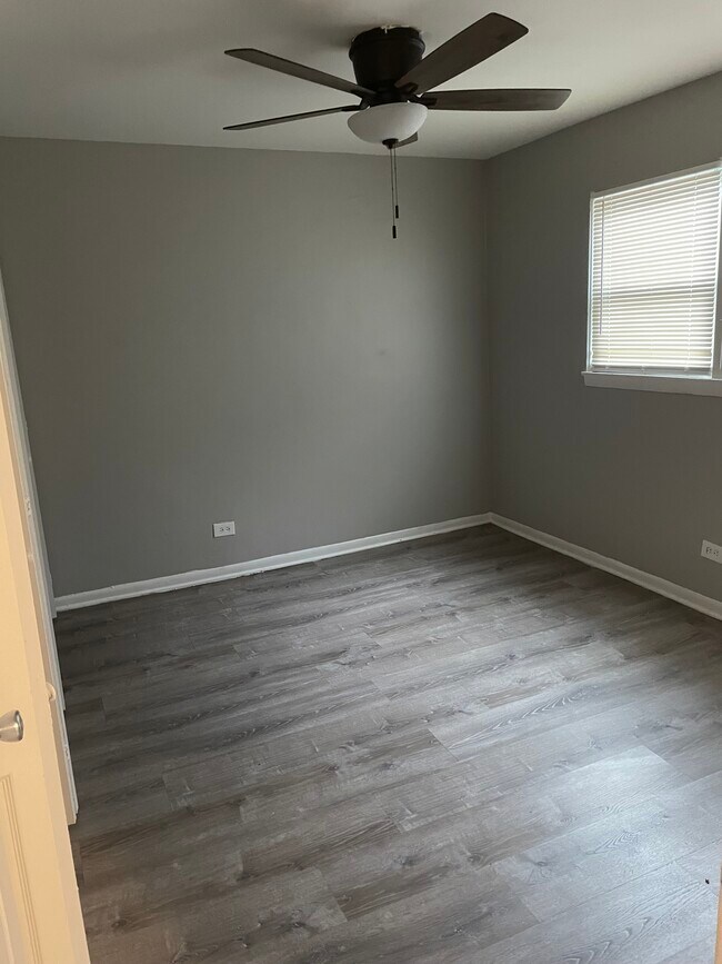 Dormitorio - 6435 S Evans Ave