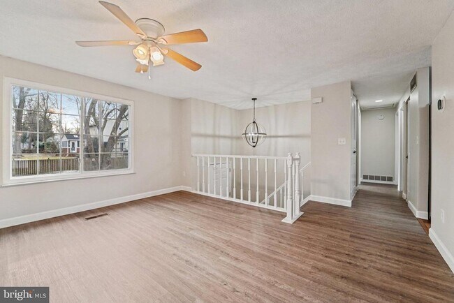 Building Photo - 308 Raussell Pl