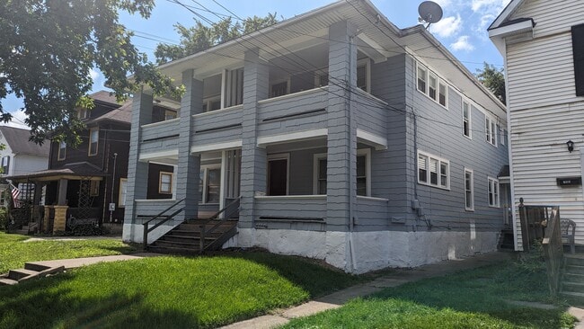 Building Photo - 757 Erie St S