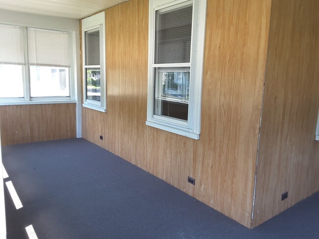 Building Photo - 15-21 McBride