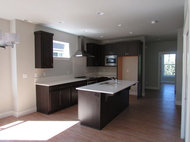 Building Photo - 4522 SE 41st Ave