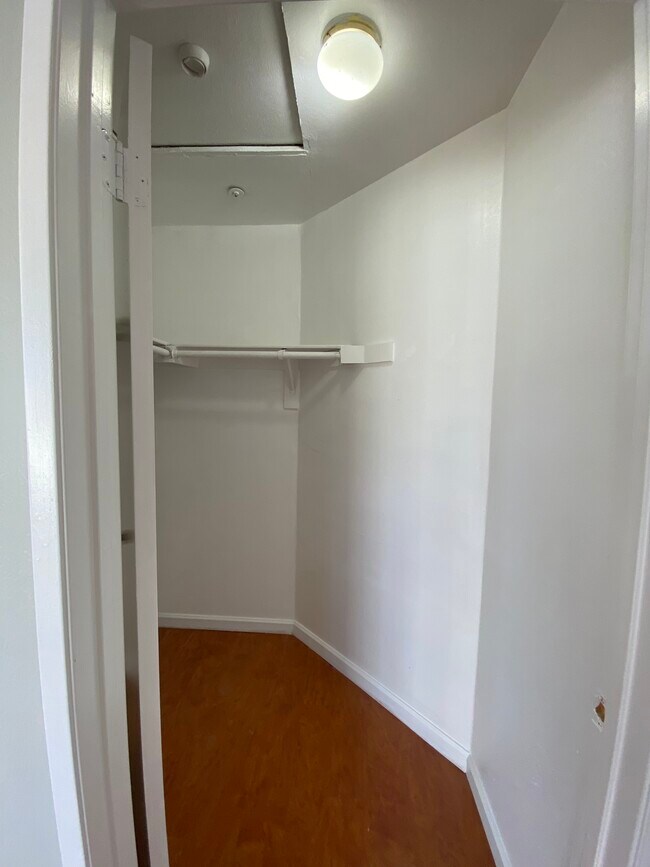 Closet - 100 W Live Oak St