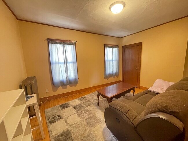 Building Photo - 16 Coburn St