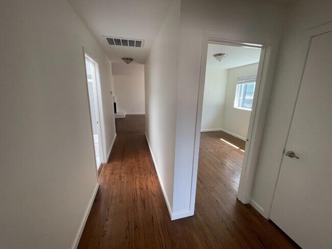 Foto del edificio - 204 Lauren Ave