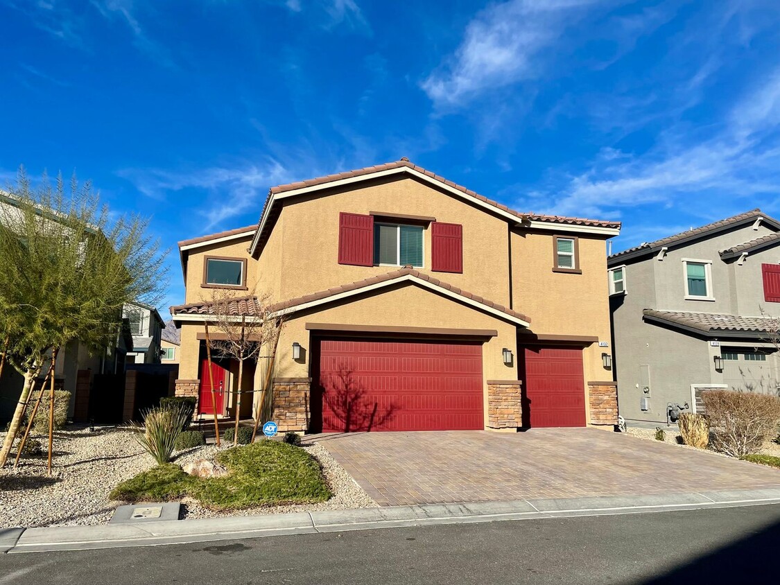 Primary Photo - Gated 4 bed 2.5 bath 3 car garage in Aliente