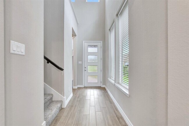 Foto del edificio - 360 Mallorn Ln