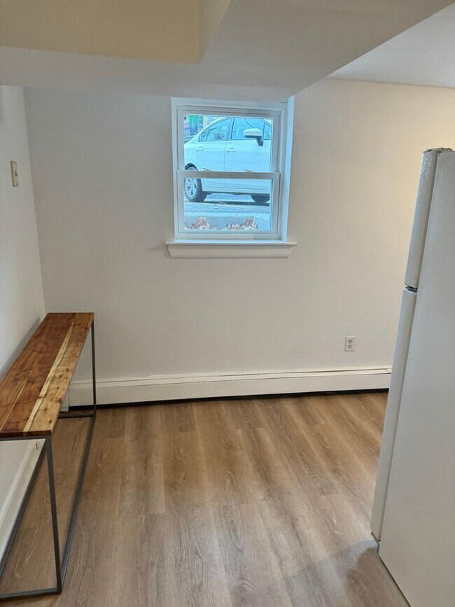 Building Photo - 79 Selkirk Rd